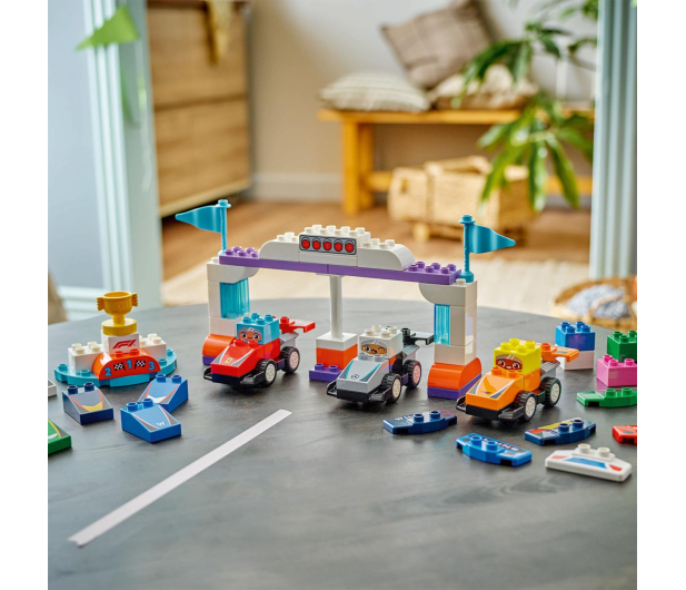 LEGO DUPLO 10445 Bolidy i kierowcy F1 - 1299002 - zdjęcie 12